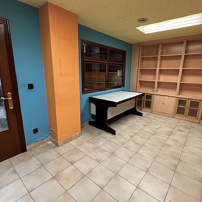 Amplio local en Torrelavega