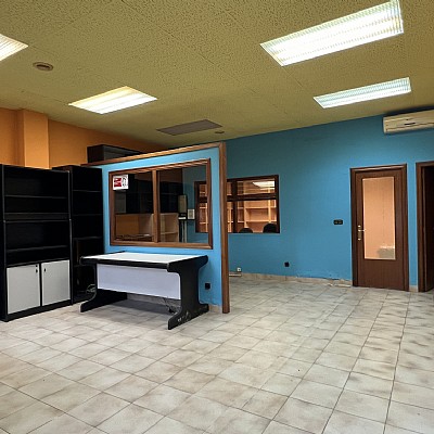 Amplio local en Torrelavega