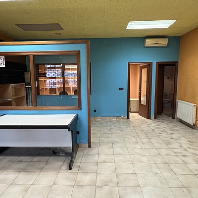 Amplio local en Torrelavega