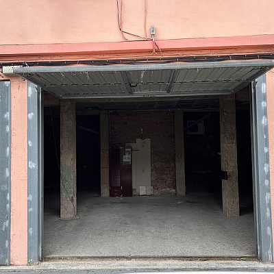 Amplio local en Torrelavega