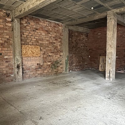 Amplio local en Torrelavega