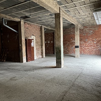 Amplio local en Torrelavega