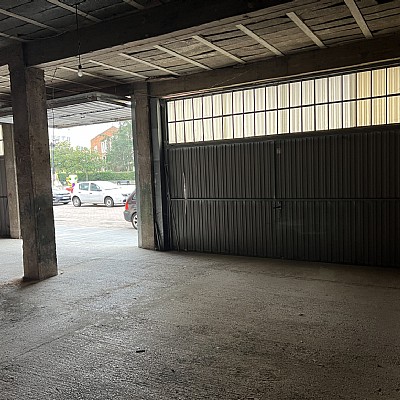 Amplio local en Torrelavega