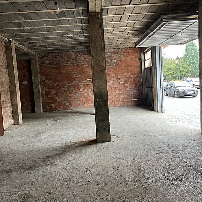 Amplio local en Torrelavega