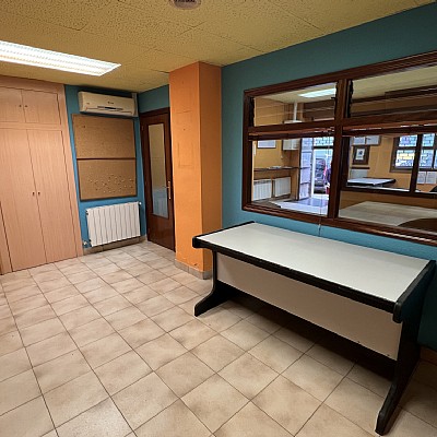 Amplio local en Torrelavega