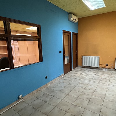 Amplio local en Torrelavega