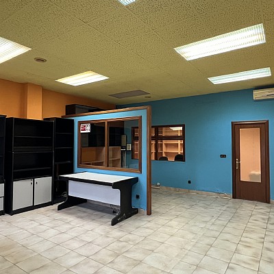 Amplio local en Torrelavega