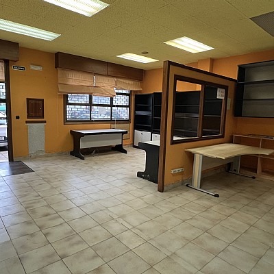 Amplio local en Torrelavega