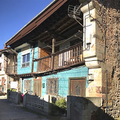 Estupenda casa al sur con terreno, garaje y muchas posibilidades