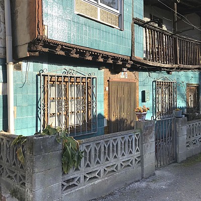 Estupenda casa al sur con terreno, garaje y muchas posibilidades
