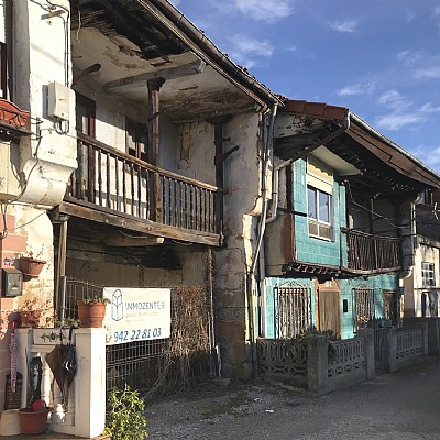 Estupenda casa al sur con terreno, garaje y muchas posibilidades