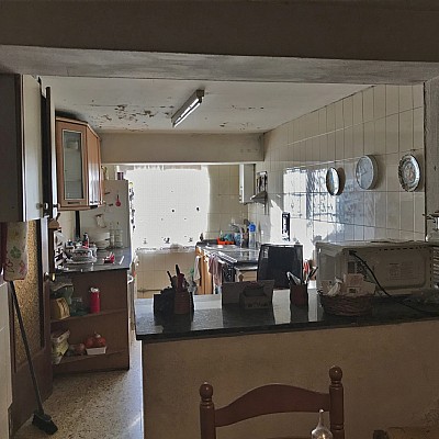 Estupenda casa al sur con terreno, garaje y muchas posibilidades