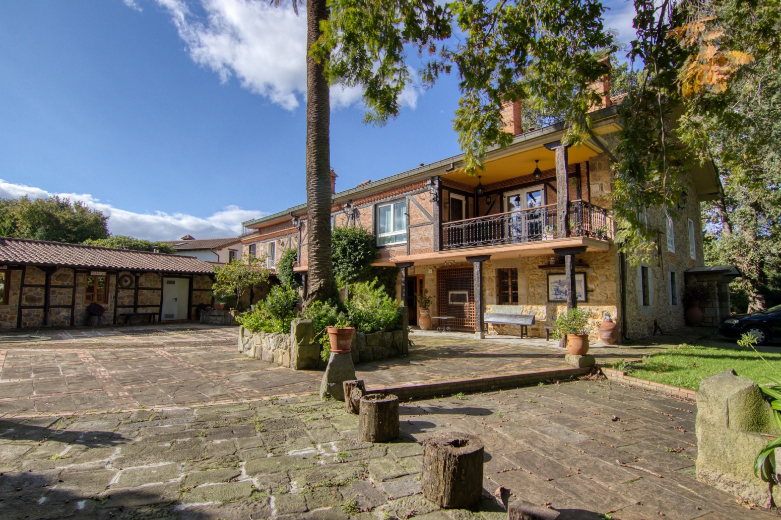 UNA CASA MONTAÑESA DE ENSUEÑO, UN HOGAR, UN HOTEL,
