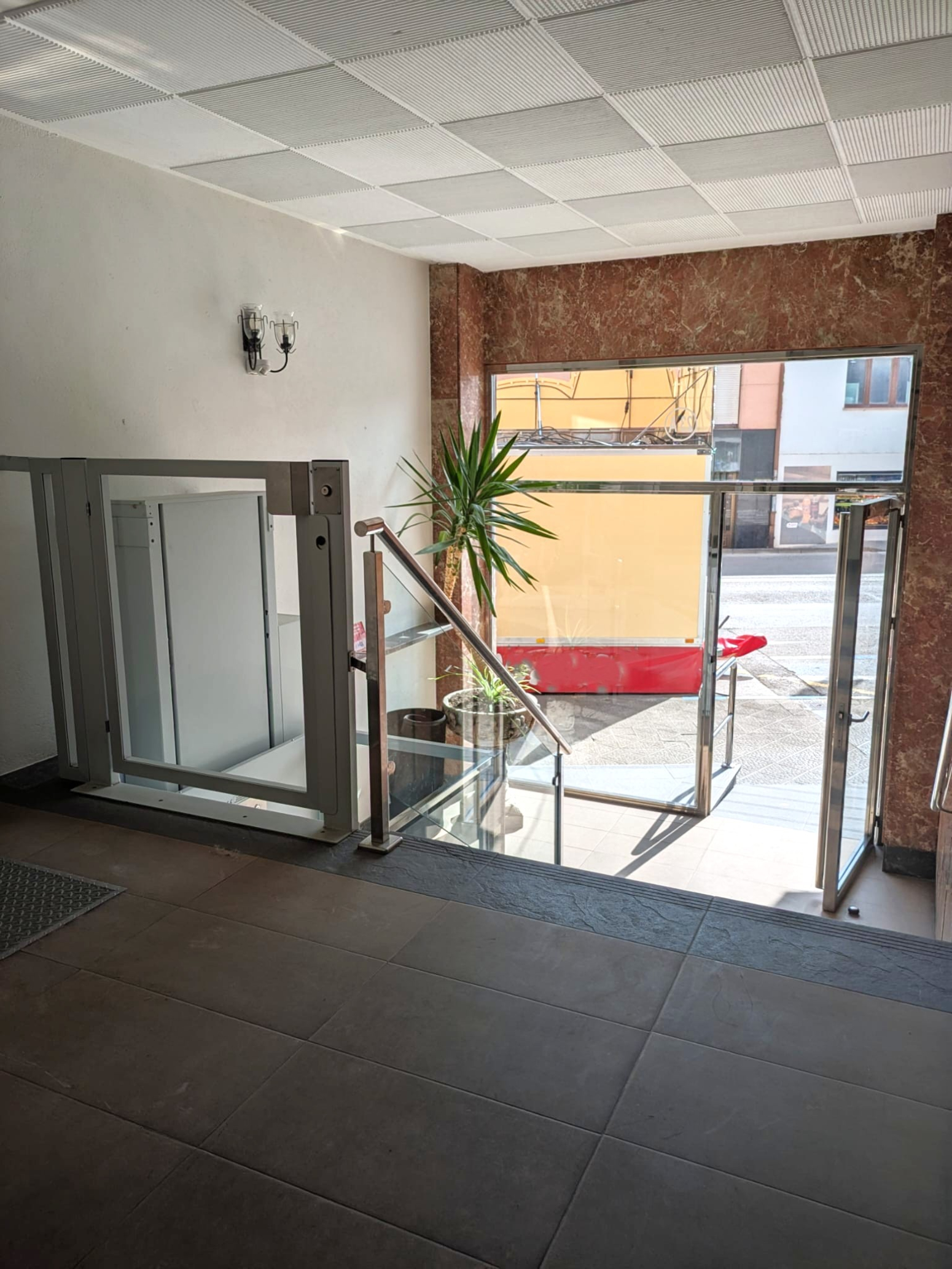PISO Y GARAJE