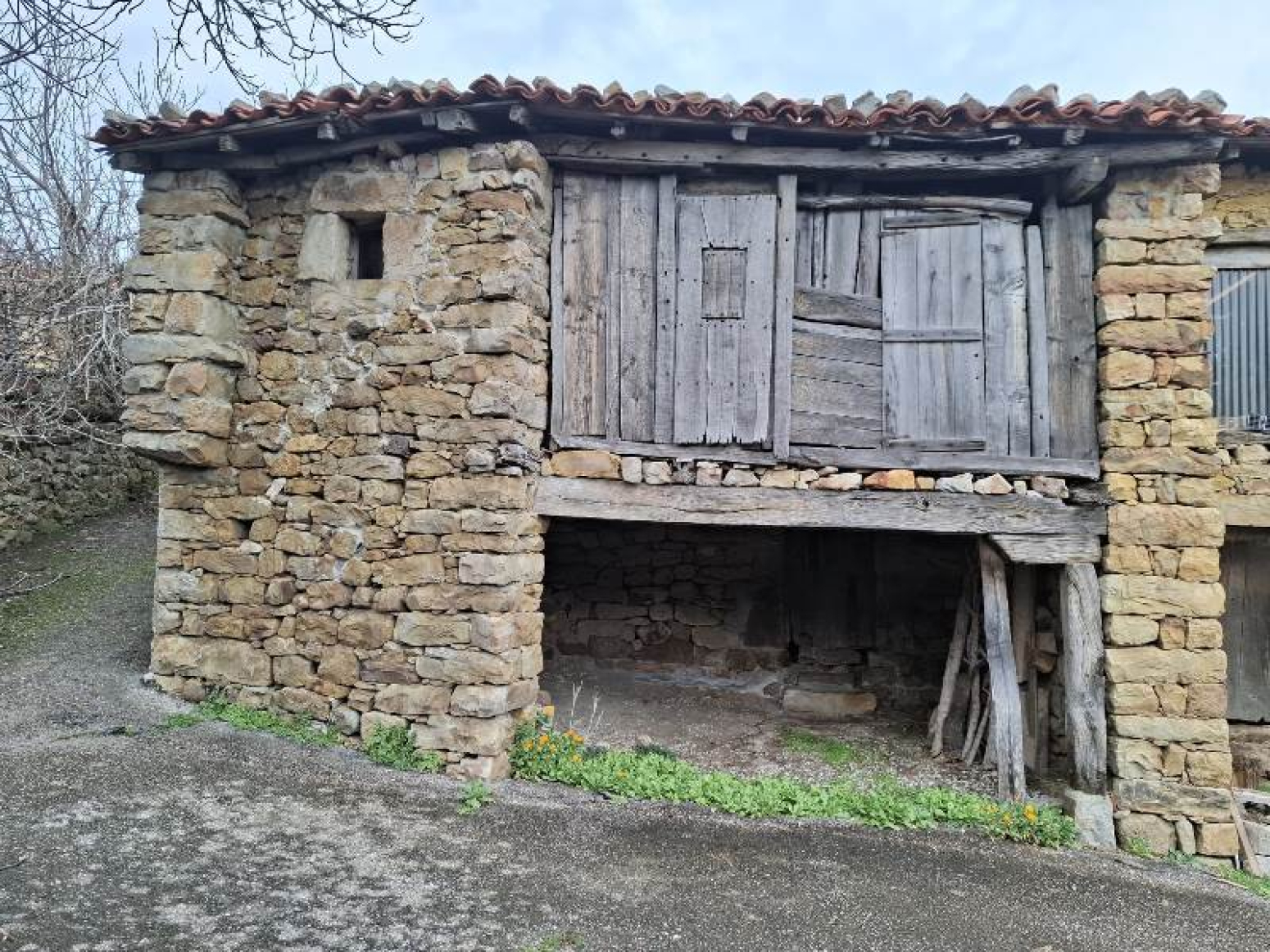 EN VENTA CUADRA-CABAÑA EN LOS TOJOS (CANTABRIA)