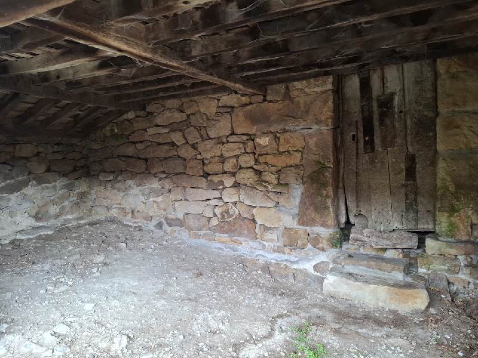 EN VENTA CUADRA-CABAÑA EN LOS TOJOS (CANTABRIA)