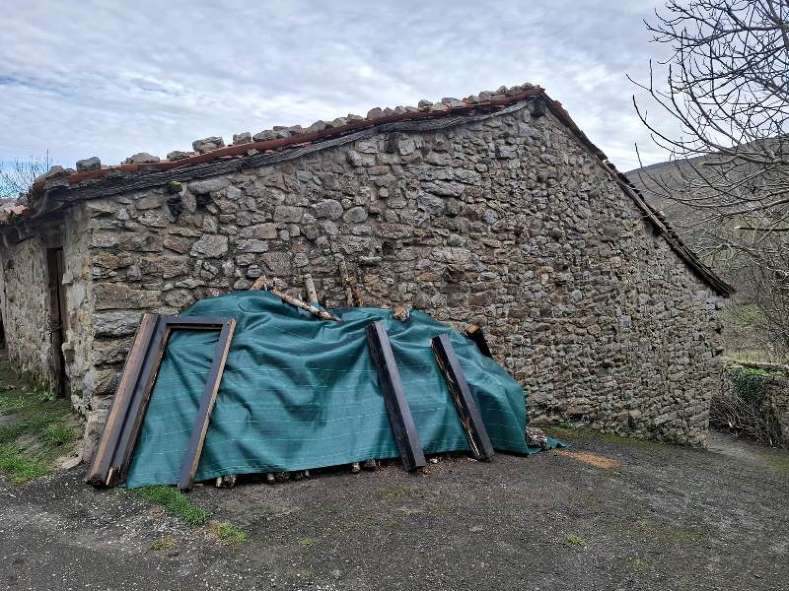 EN VENTA CUADRA-CABAÑA EN LOS TOJOS (CANTABRIA)