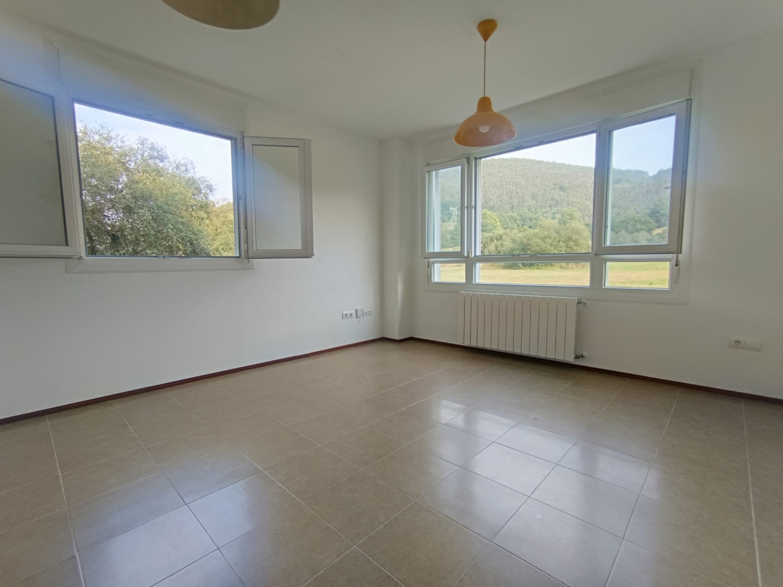 LUMINOSO PISO DE 2 HABITACIONES . GARAJE Y TRASTERO -V.P.O.