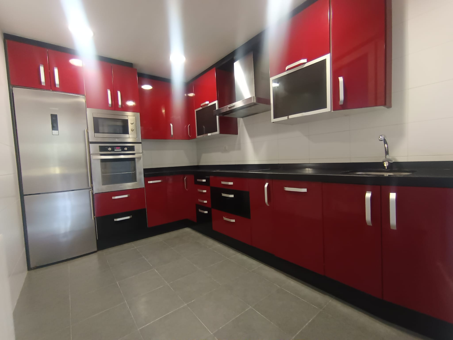 LUMINOSO PISO DE 2 HABITACIONES . GARAJE Y TRASTERO -V.P.O.