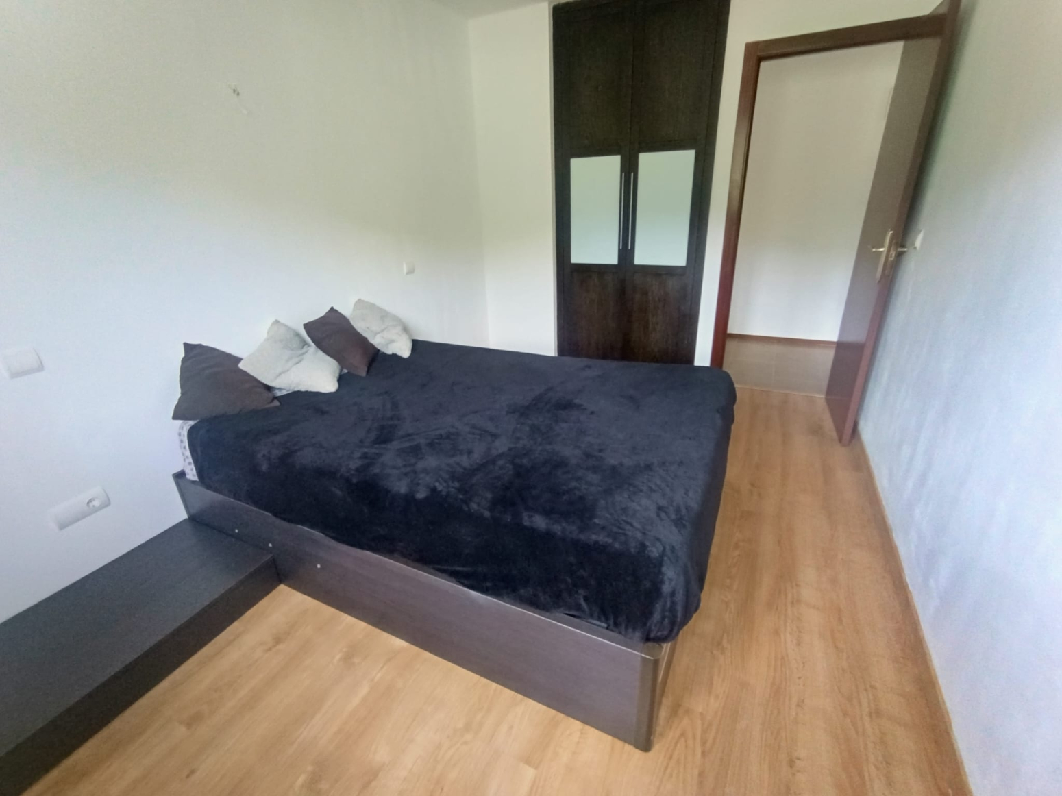 LUMINOSO PISO DE 2 HABITACIONES . GARAJE Y TRASTERO -V.P.O.