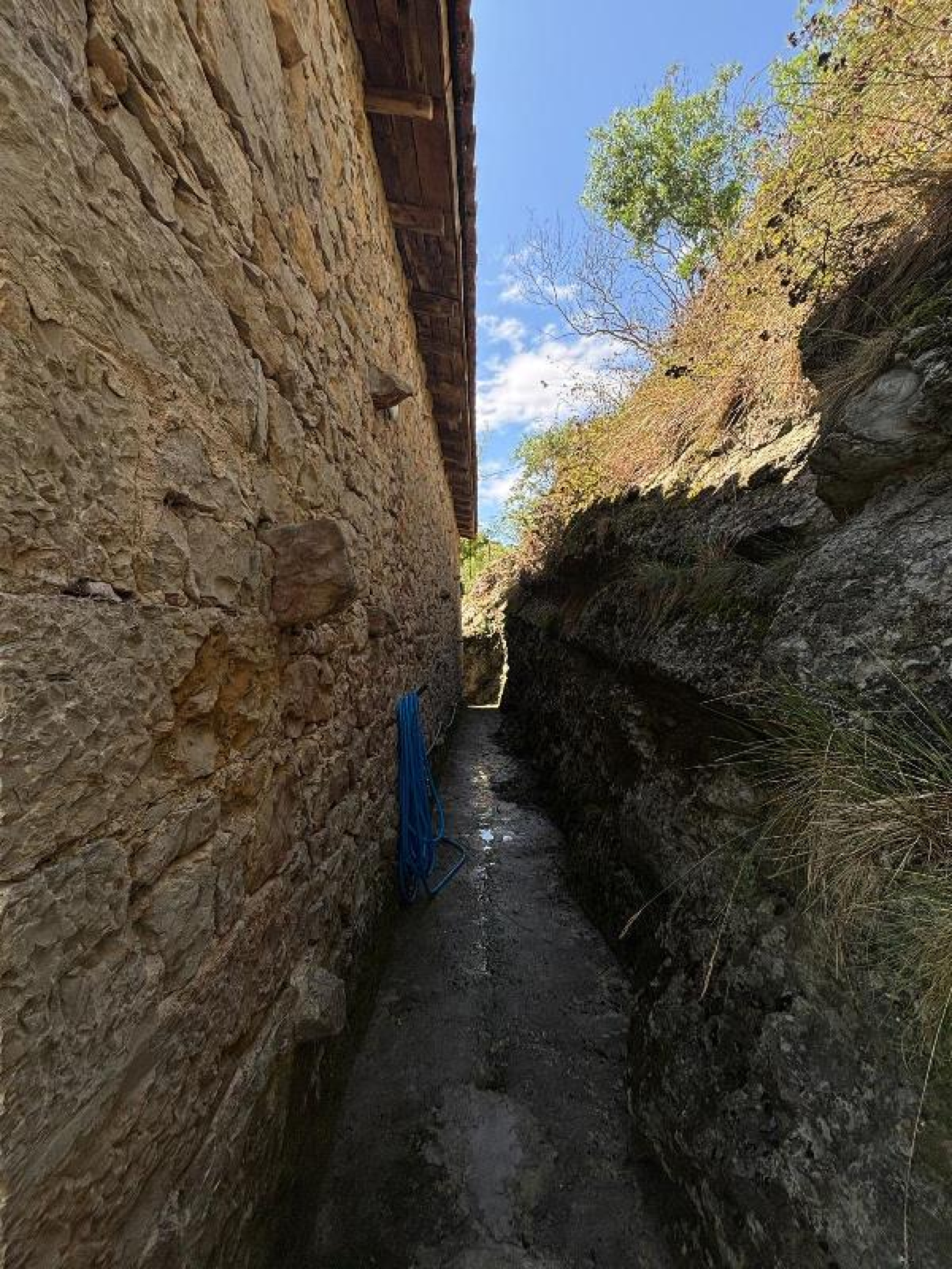 SE VENDE CABAÑA CON TERRENO EN VALDALIGA (CANTABRIA)