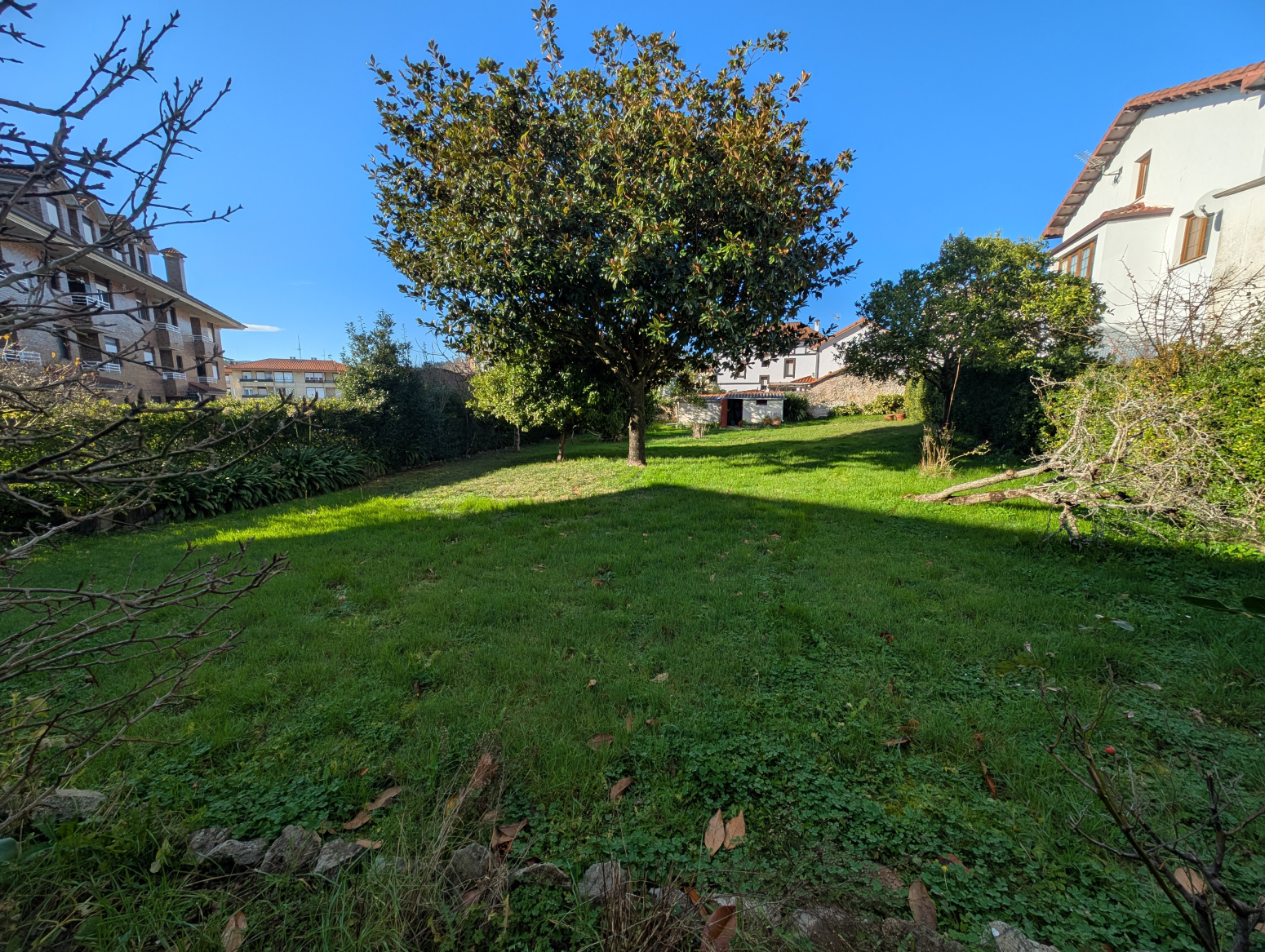 Casa individual de gran tamaño con parcela llana de 900 m² en el centro de Cicero