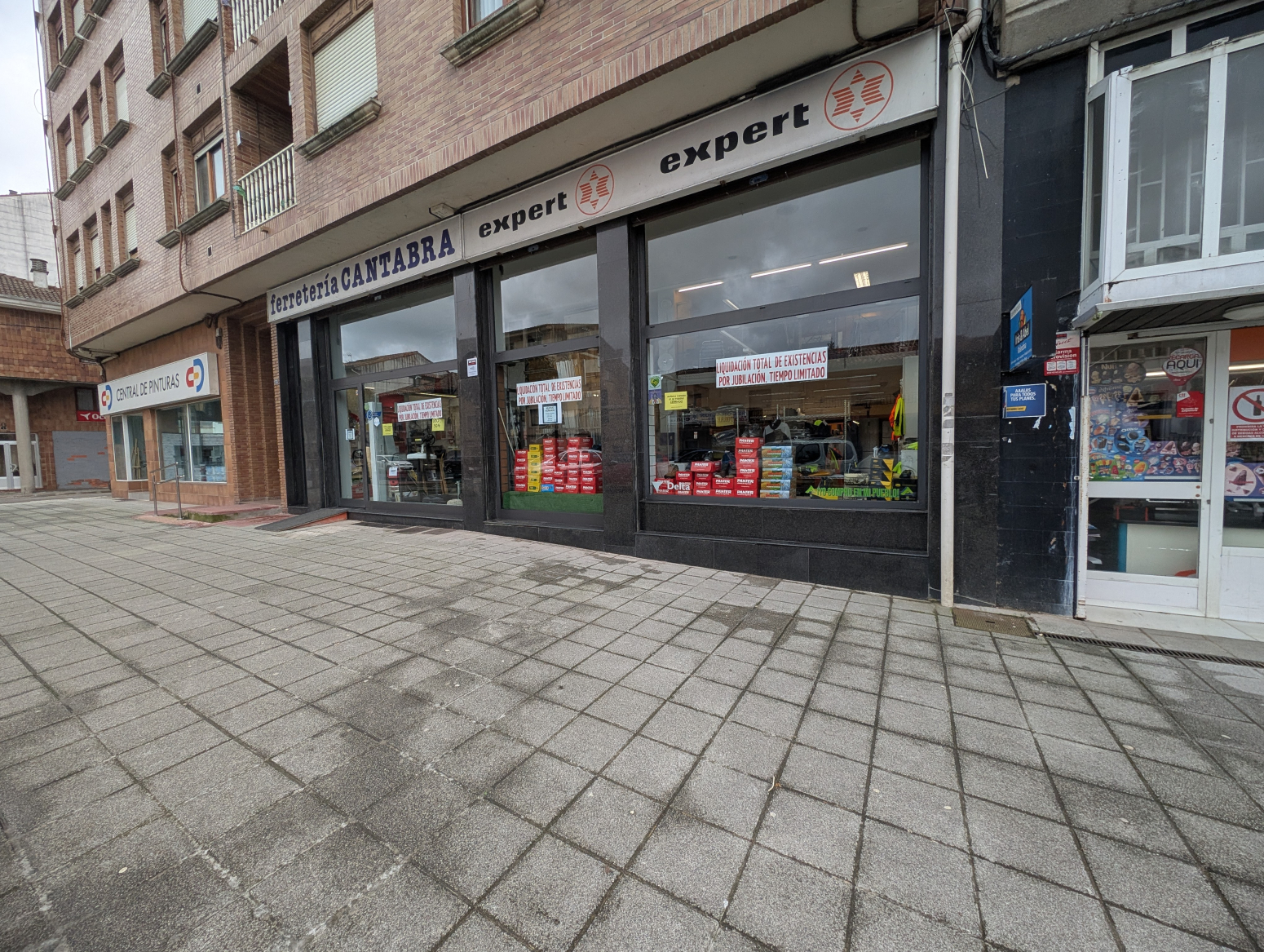 LOCAL COMERCIAL EN EL CENTRO DE COLINDRES 