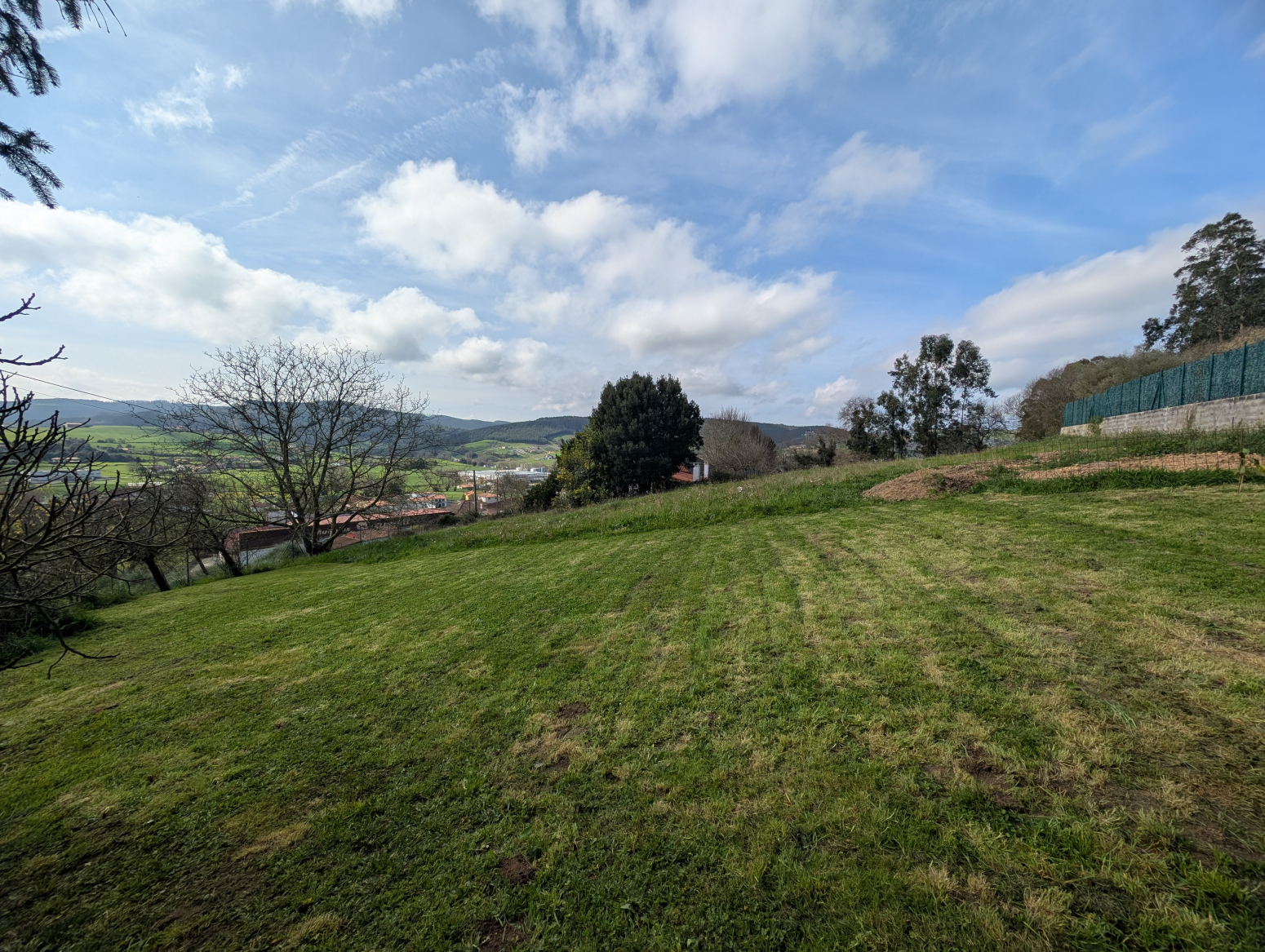 Terreno en Meruelo, Cantabria - ¡Construye tu hogar de ensueño con vistas panorámicas!