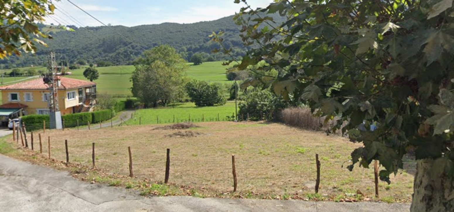 Terreno urbano en Rasines de 1031 m2 