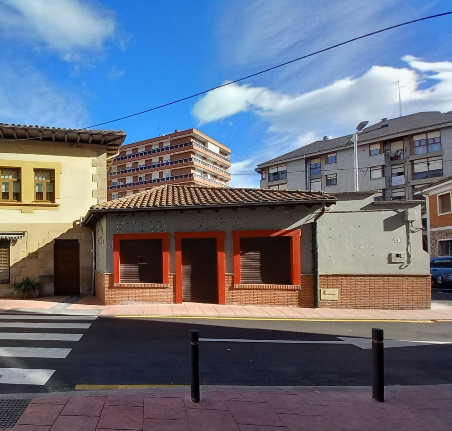 Local comercial en Los Corrales de Buelna