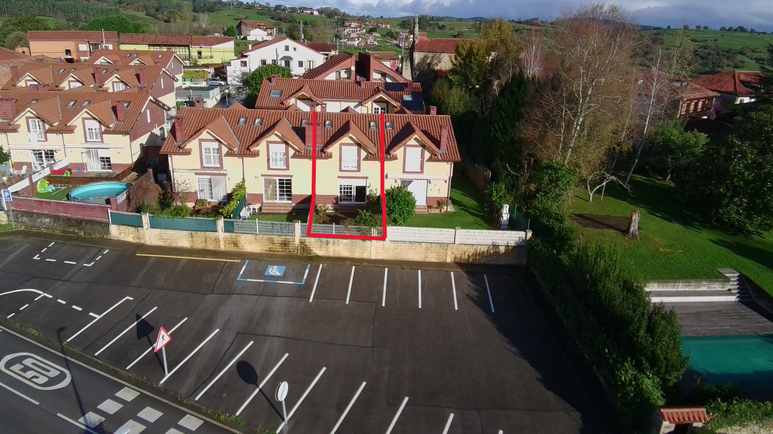 CHALET ADOSADO EN CERRAZO