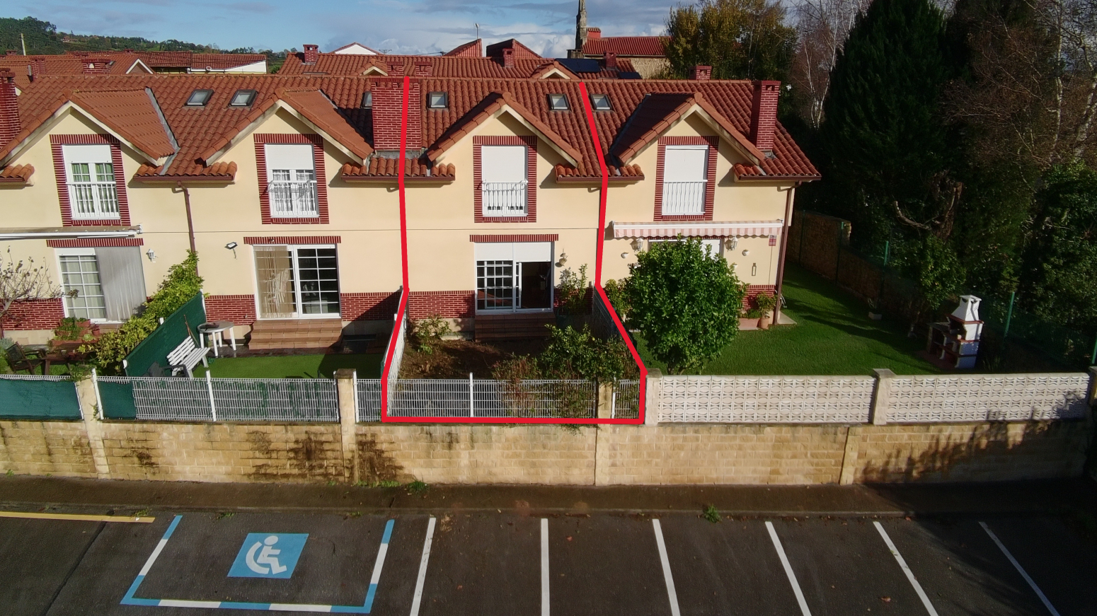 CHALET ADOSADO EN CERRAZO