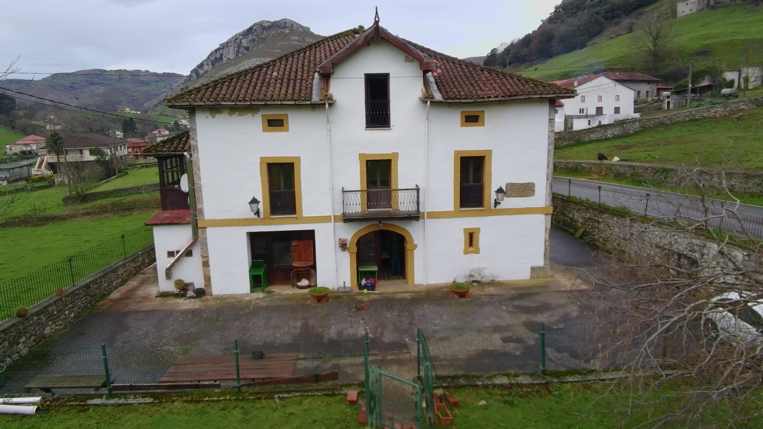 SE VENDE CASA SEÑORIAL INDEPENDIENTE EN MATIENZO