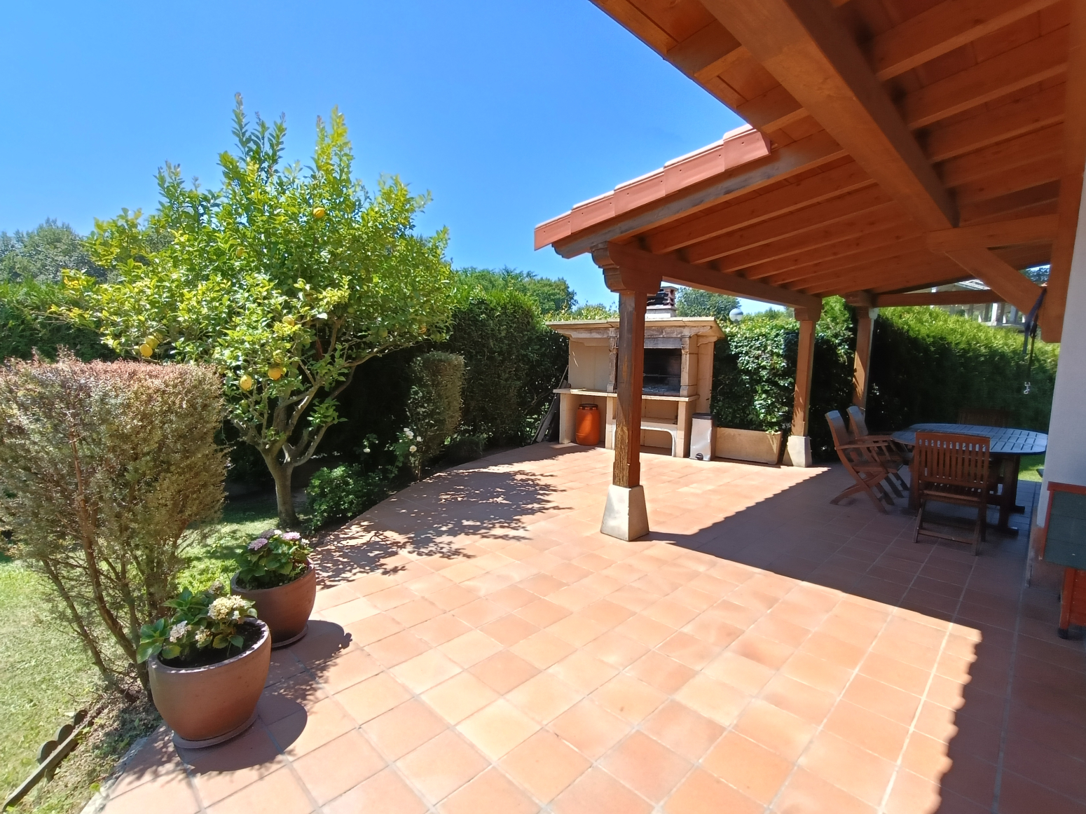 SE VENDE CHALET ESQUINERO EN VIVEDA (SANTILLANA DEL MAR)
