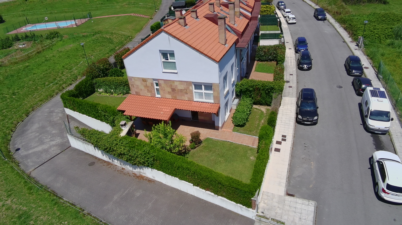 SE VENDE CHALET ESQUINERO EN VIVEDA (SANTILLANA DEL MAR)