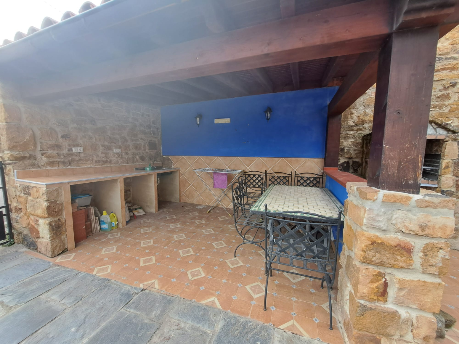 BONITA CASA ADOSADA EN BOSTRONIZO