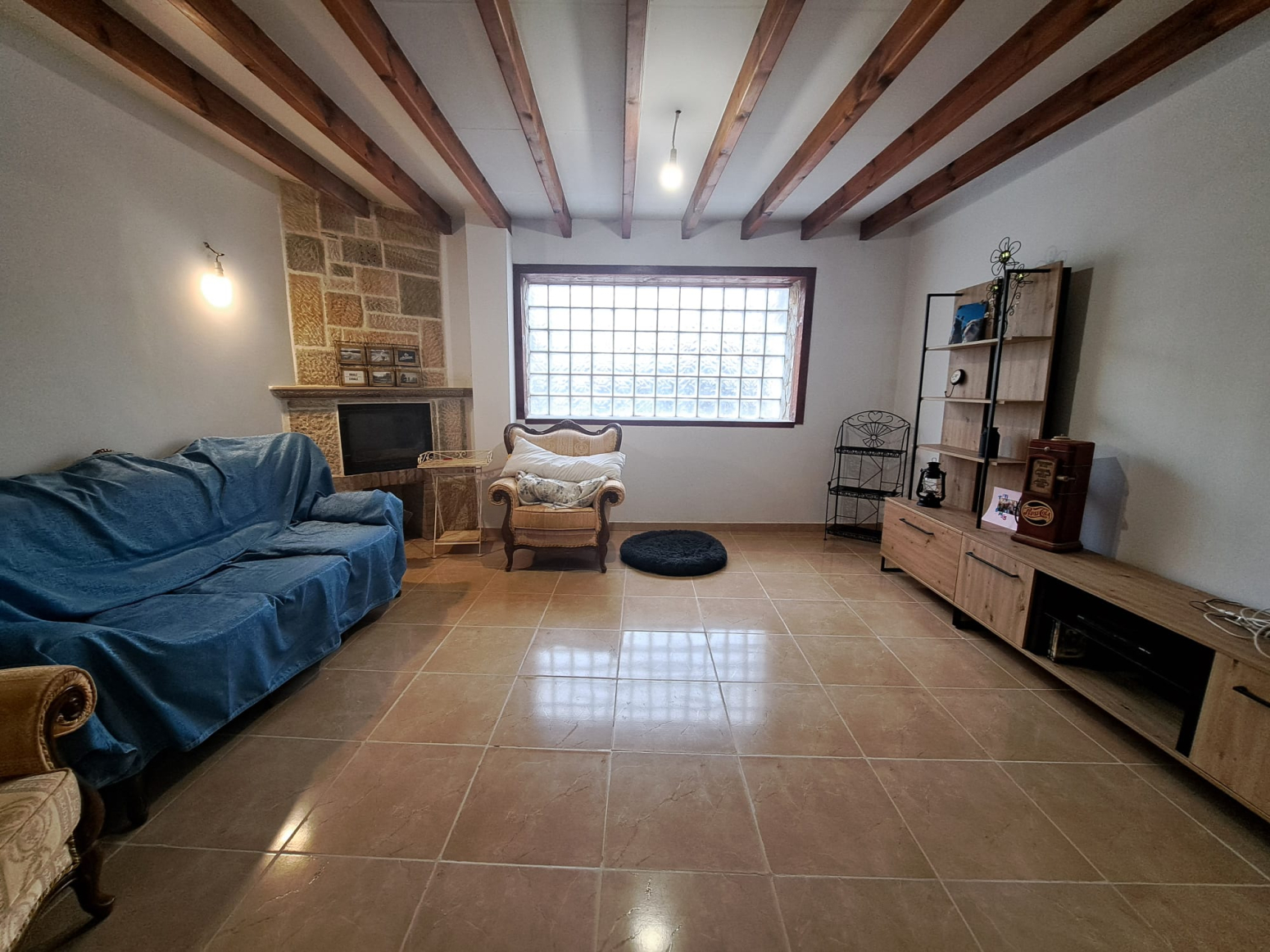 BONITA CASA ADOSADA EN BOSTRONIZO