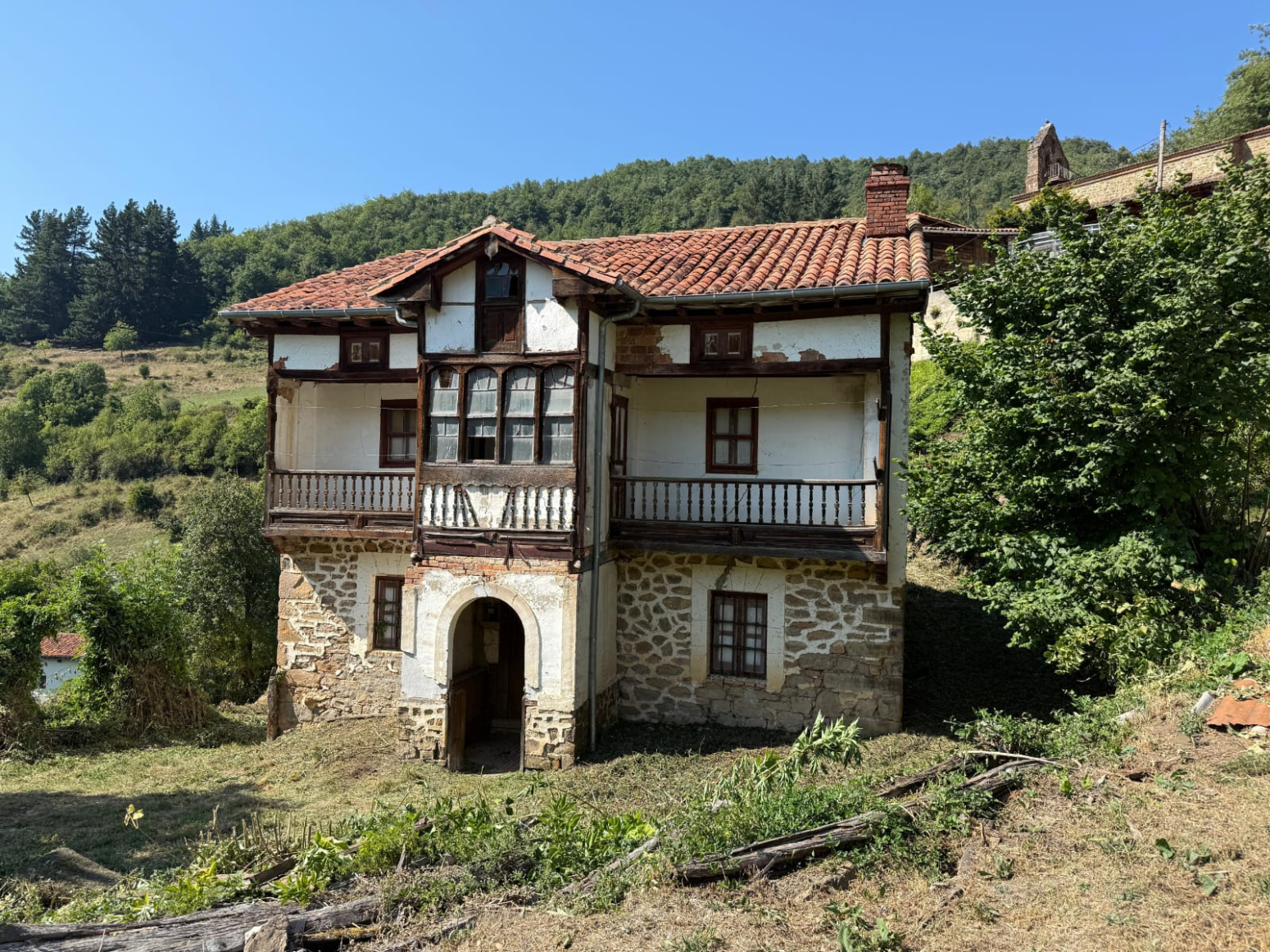 CASA Y CUADRA CON FINCA EN LAMEDO
