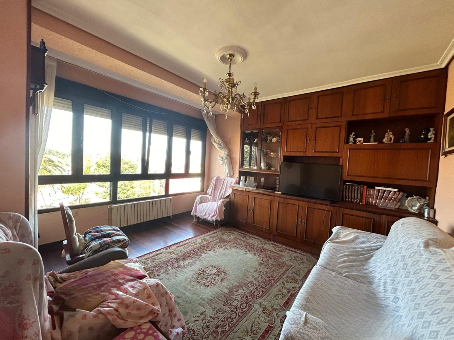 CASA INDEPENDIENTE EN VENTA CON TERRENO URBANIZABLE DE 1343 m²