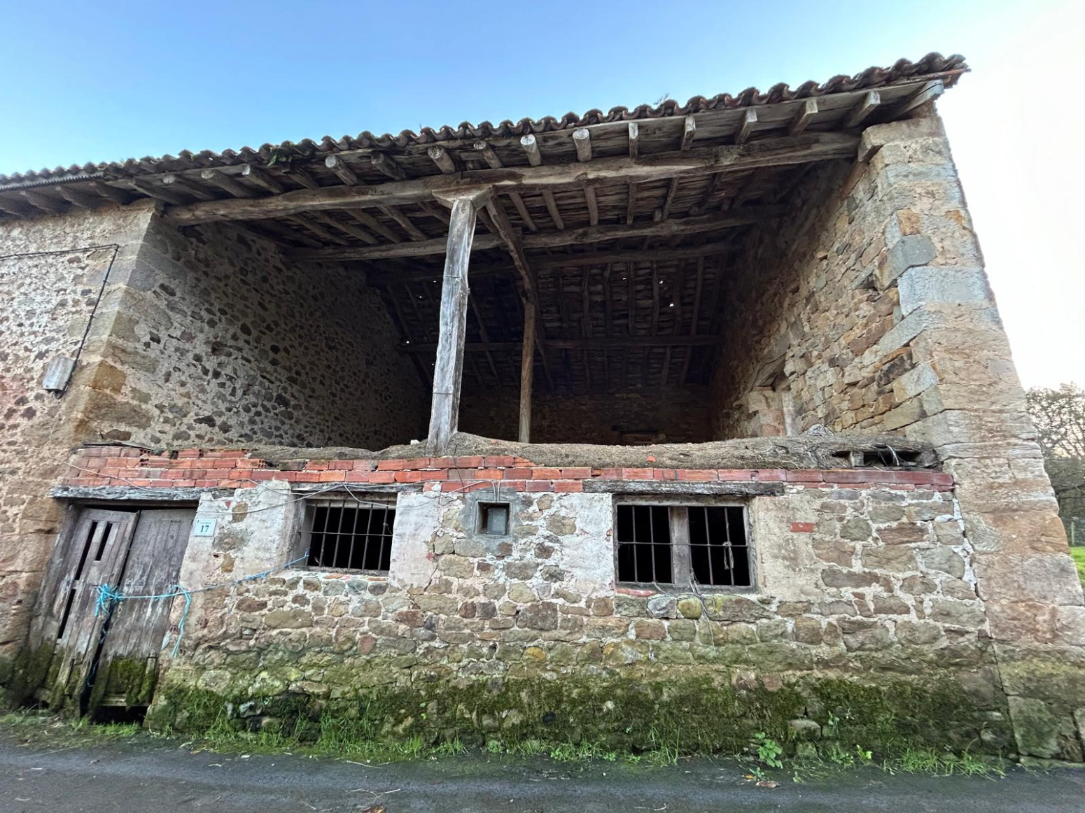 CABAÑA PARA REFORMAR CON TERRENO EN PENAGOS