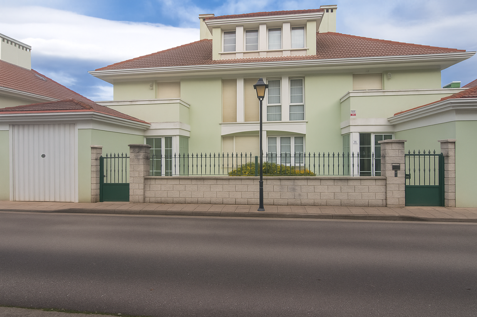 CHALET ADOSADO EN SOTO DE LA MARINA