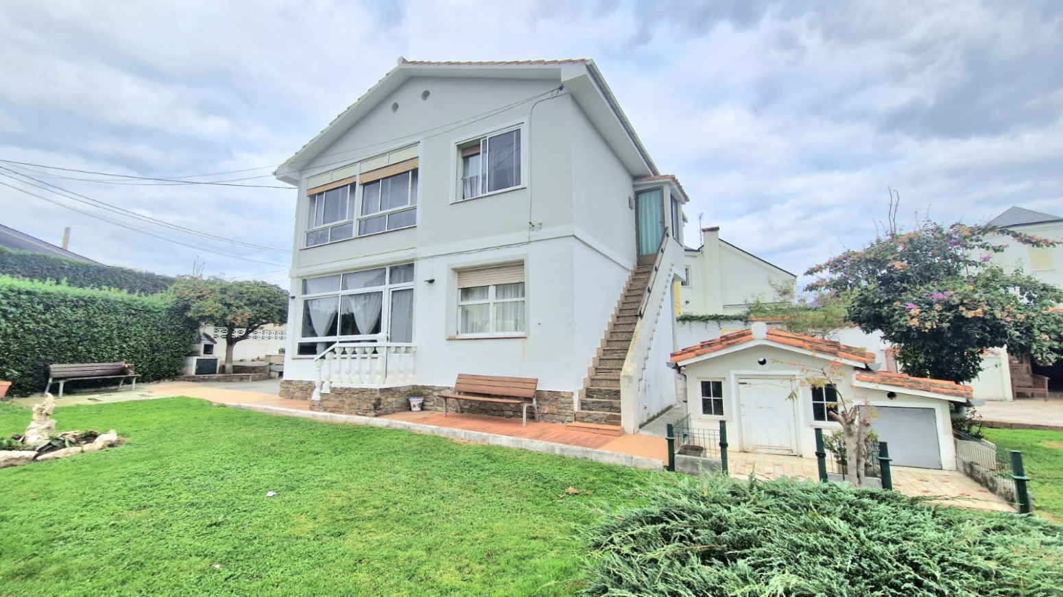 CASA INDEPENDIENTE DE DOS PLANTAS EN FINCA URBANA DE 1135m²