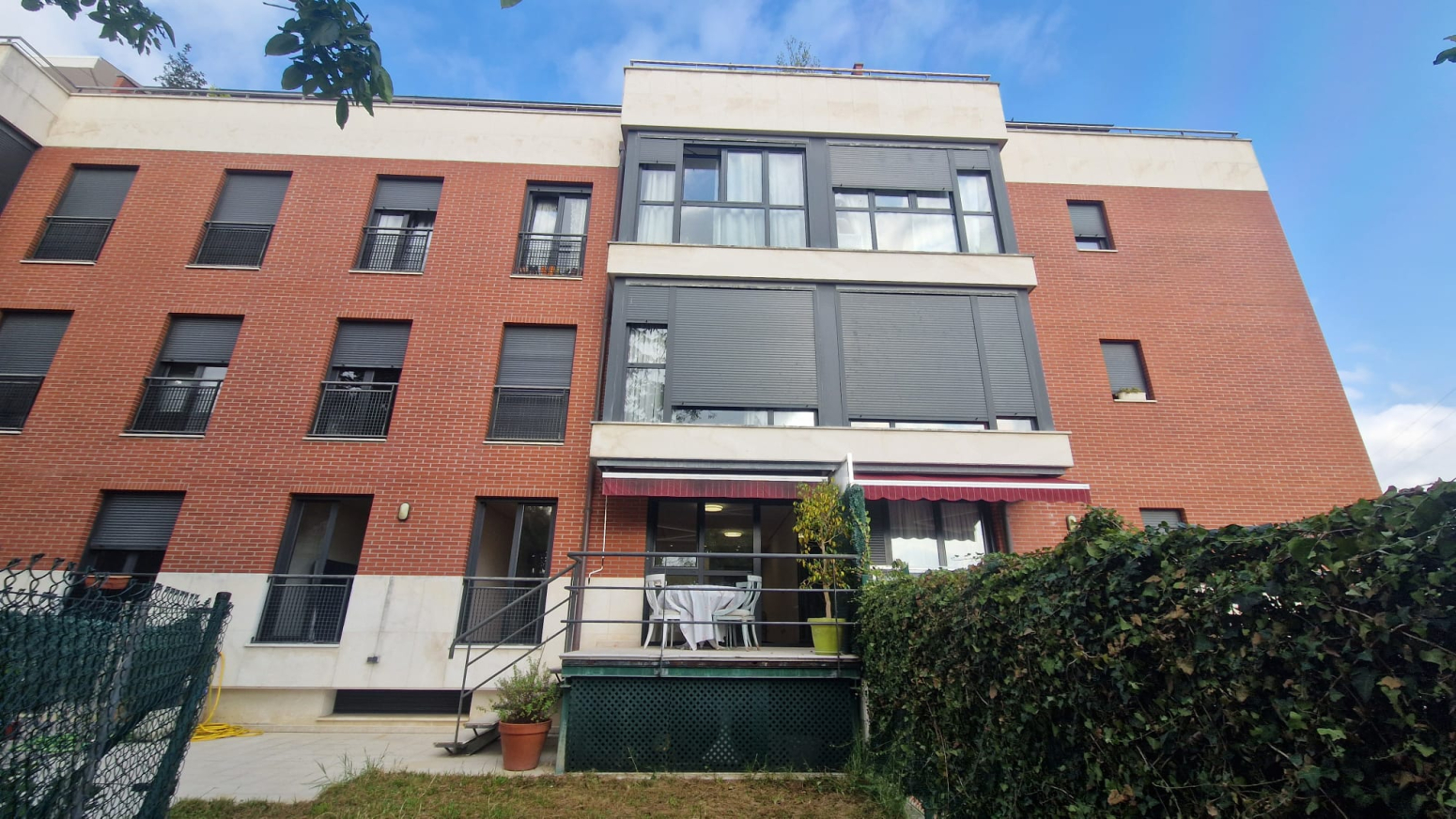 BAJO CON JARDIN Y TERRAZA EN SOTO DE LA MARINA