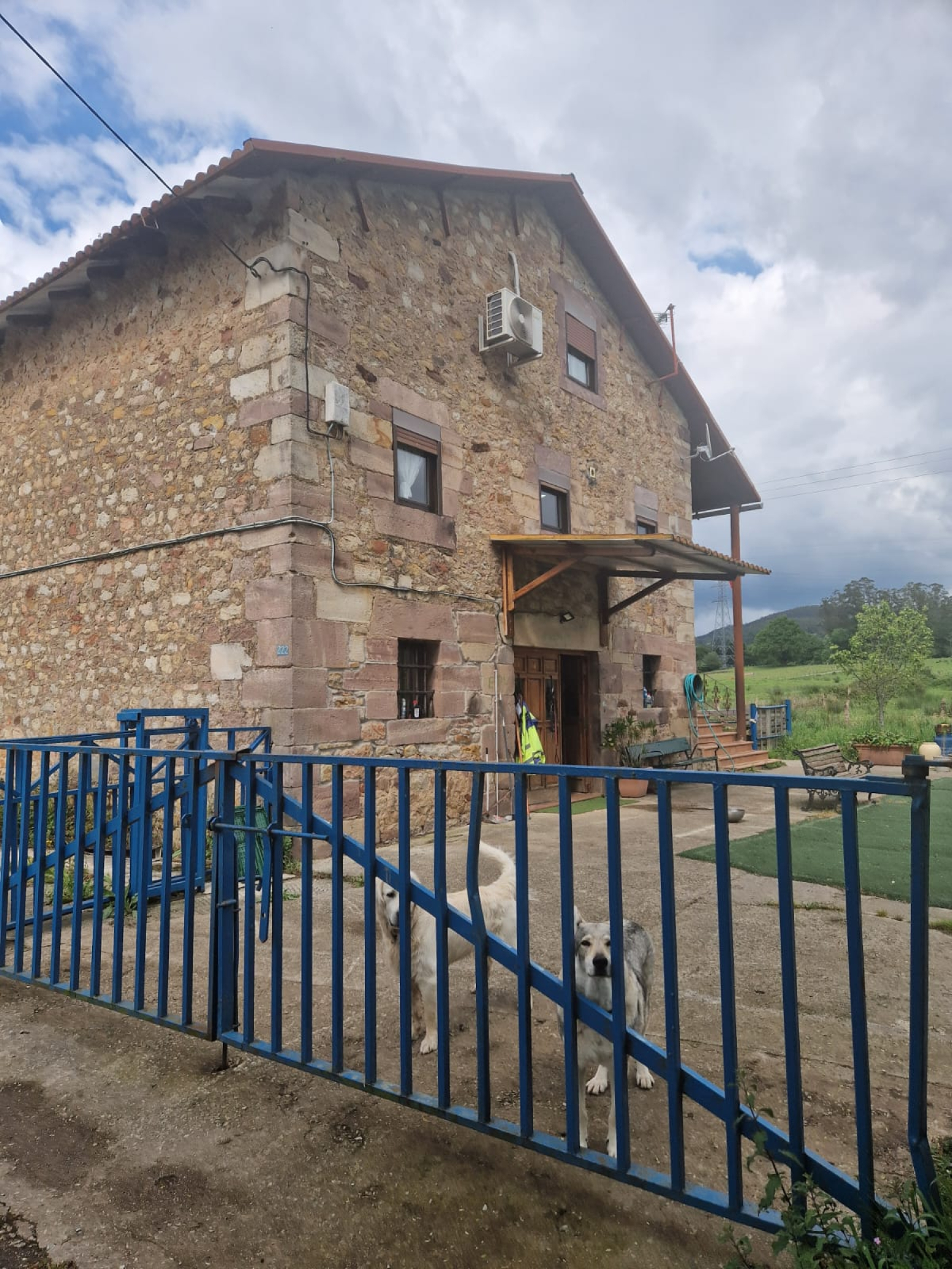 TERRENO DE 58.000m² CON 2 VIVIENDAS PAREADAS