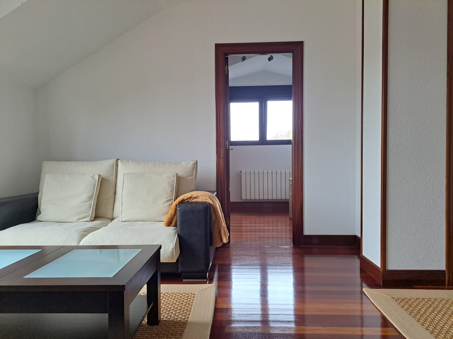 AMPLIO ATICO EN LA PENILLA DE CAYON CON GARAJE Y TRASTERO