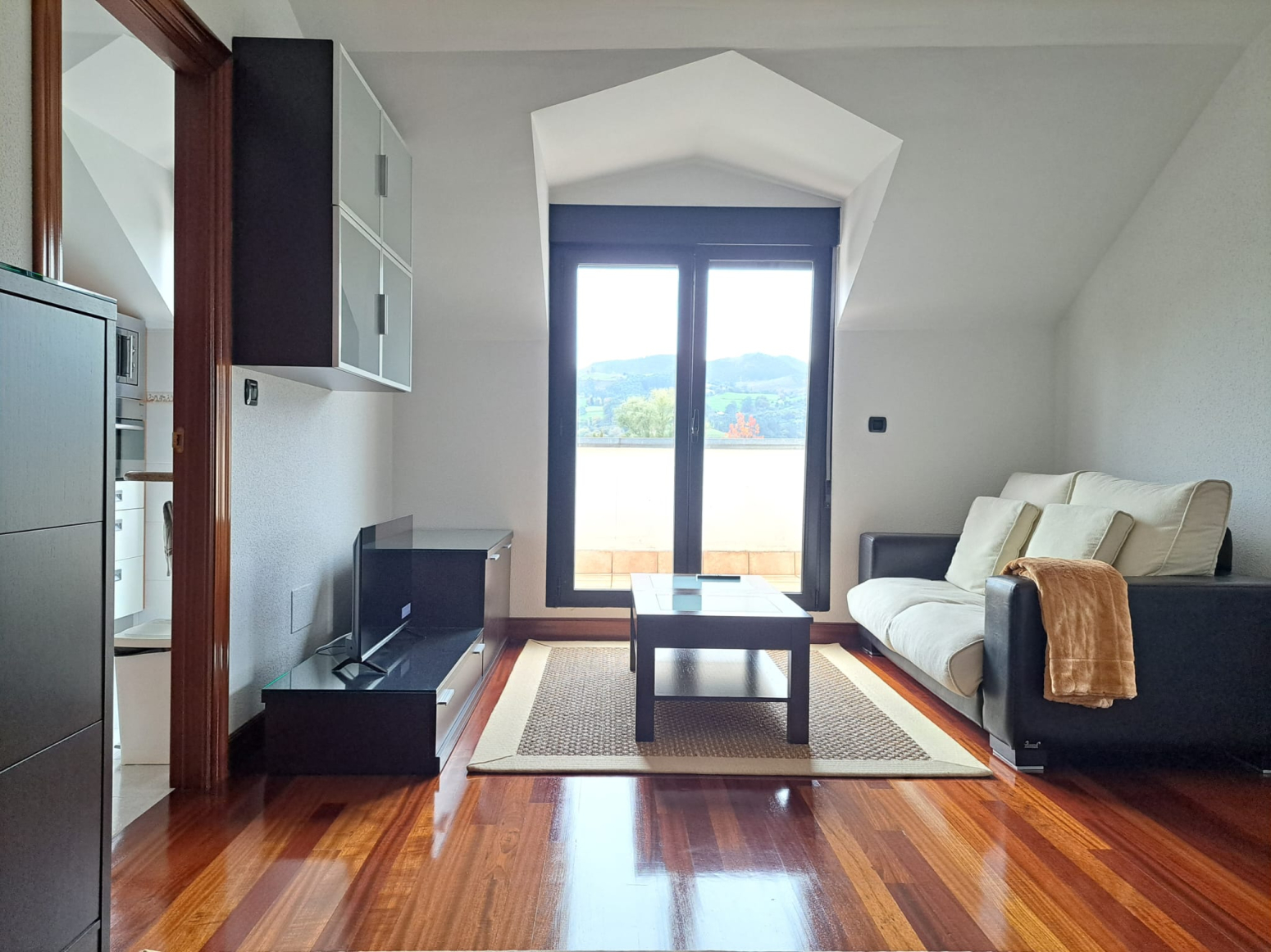 AMPLIO ATICO EN LA PENILLA DE CAYON CON GARAJE Y TRASTERO