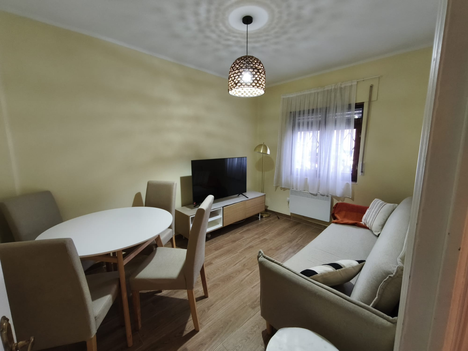 PISO REFORMADO DE 3 HABITACIONES EN ZONA SALESIANOS