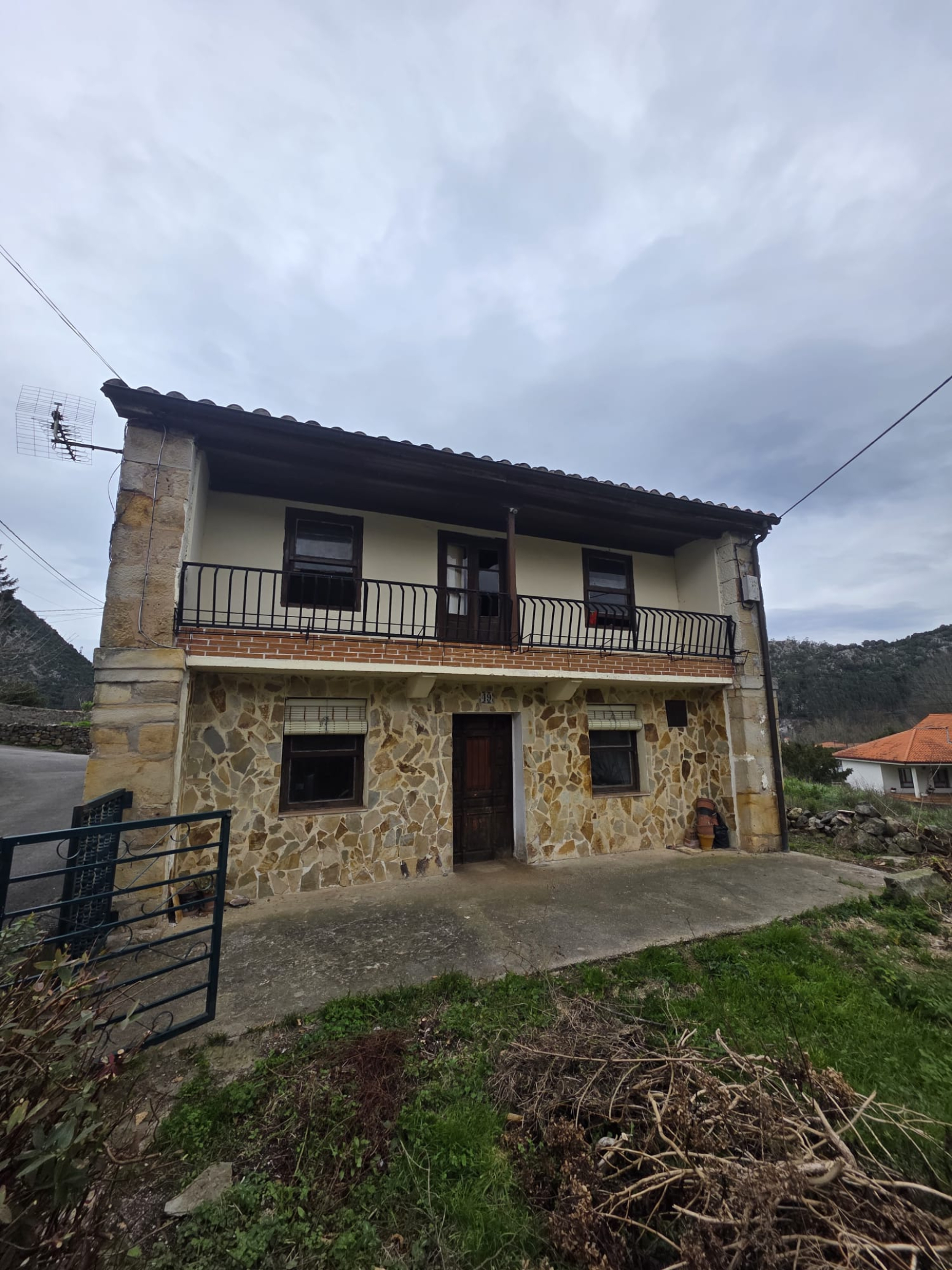 VENTA CASA INDEPENDIENTE PARA REFORMAR EN PUENTE VIESGO (AES)