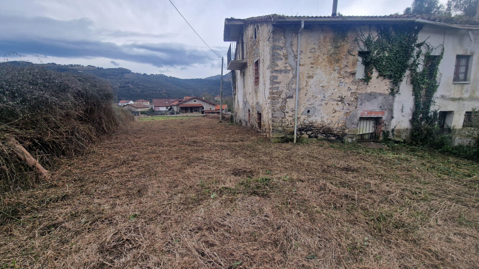 CASA CON TERRENO EN SECADURA (VOTO)