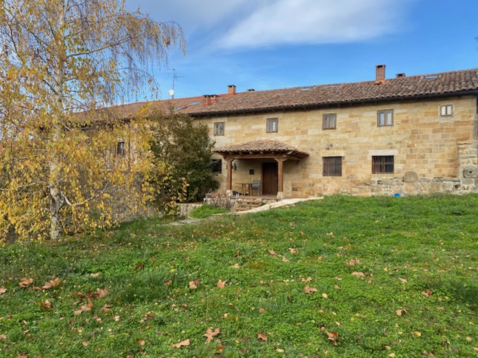 Casa con terreno y fincas en Canduela